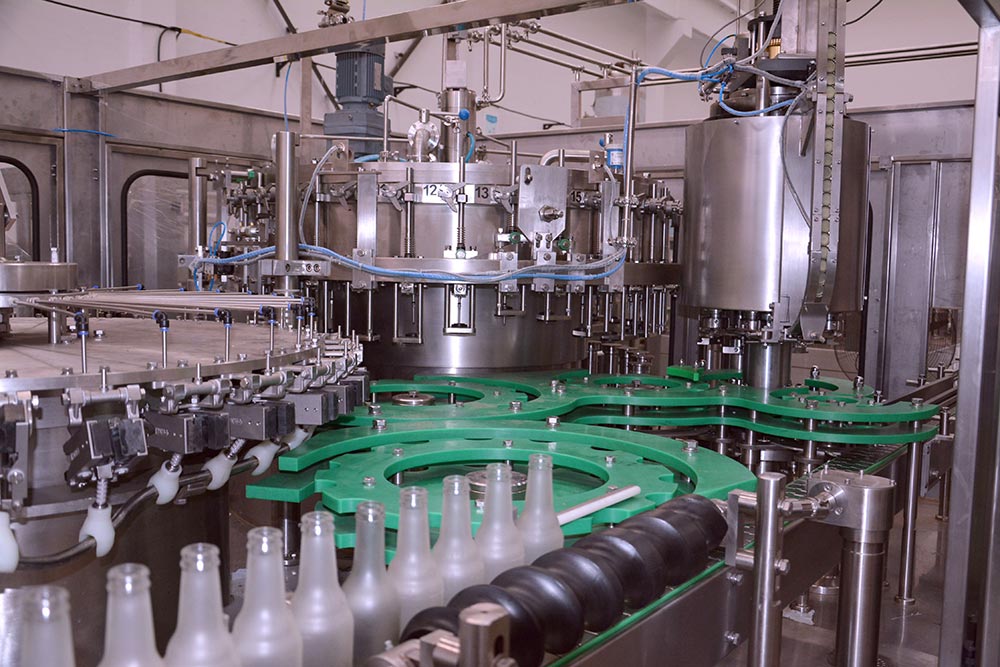 Carbonated-Beverage-Filling-Machinery-2